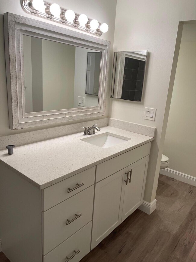 Building Photo - 645 Executive Center Dr