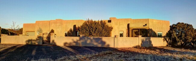 Building Photo - 12 Estancia Ct