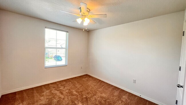 Building Photo - Charming 3 Bedroom, 2 Bathroom Home in Kissimmee!!