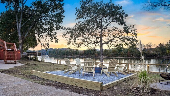 Building Photo - 6620 Upton Ln