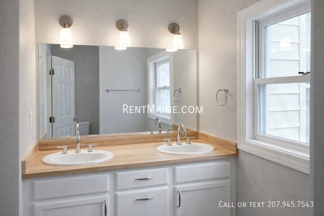 Building Photo - 15 Lloyd Ln