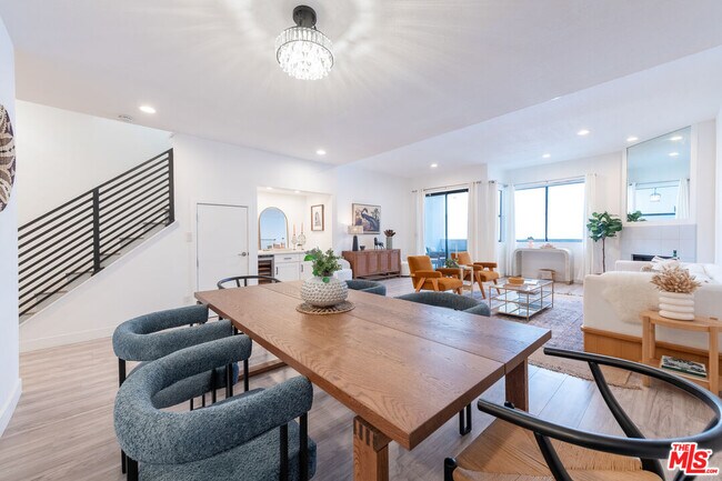 Building Photo - 839 Larrabee St