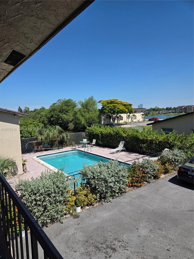 Building Photo - 4030 SW 61st Ave