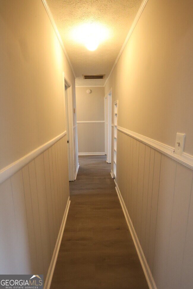 Building Photo - 351 Brook St