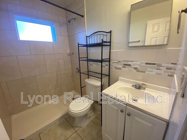 Building Photo - 1935 Ricardo Ave