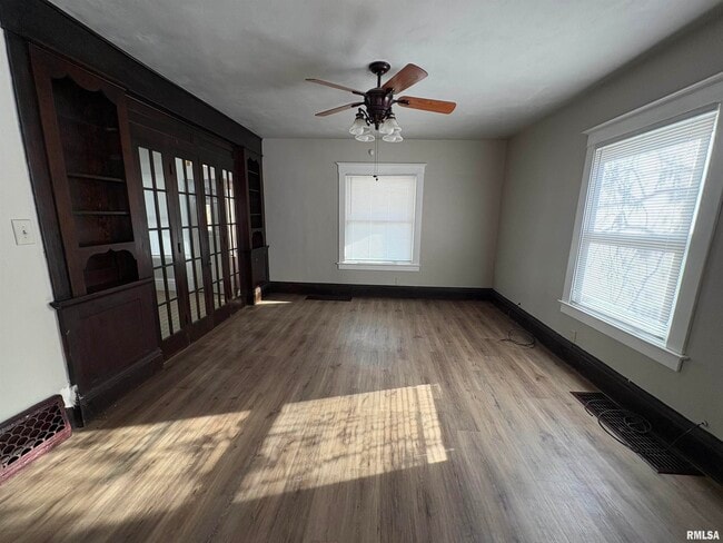 Building Photo - 2403 N Peoria Ave