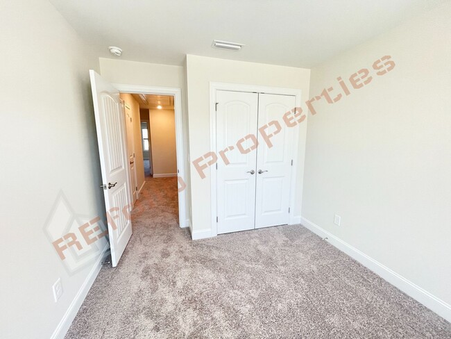 Building Photo - Gorgeous 3 Bedroom, 2.5 Bath, 1-Car Garage...