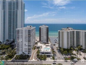 Building Photo - 2751 S Ocean Dr