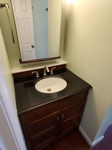 Building Photo - 717 Willow St