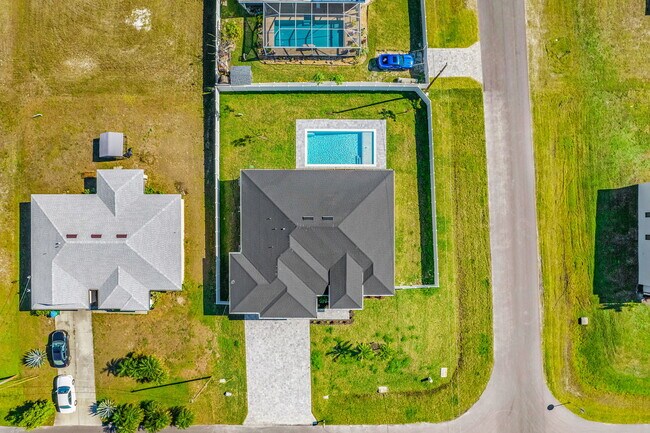 Building Photo - 1115 NW 25th Ave
