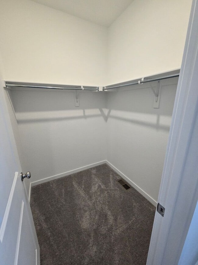 Building Photo - Brand New Townhome within walking distance to Elementary School