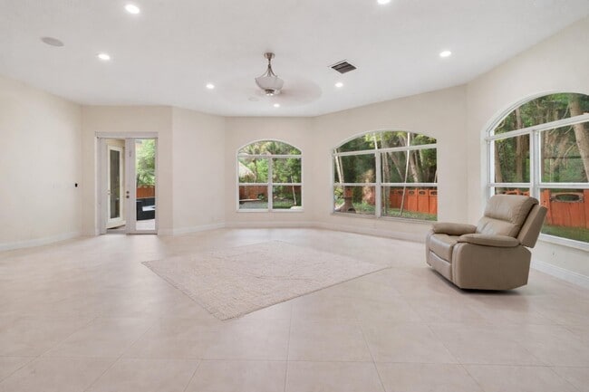 Building Photo - 6301 SW 58th Ct