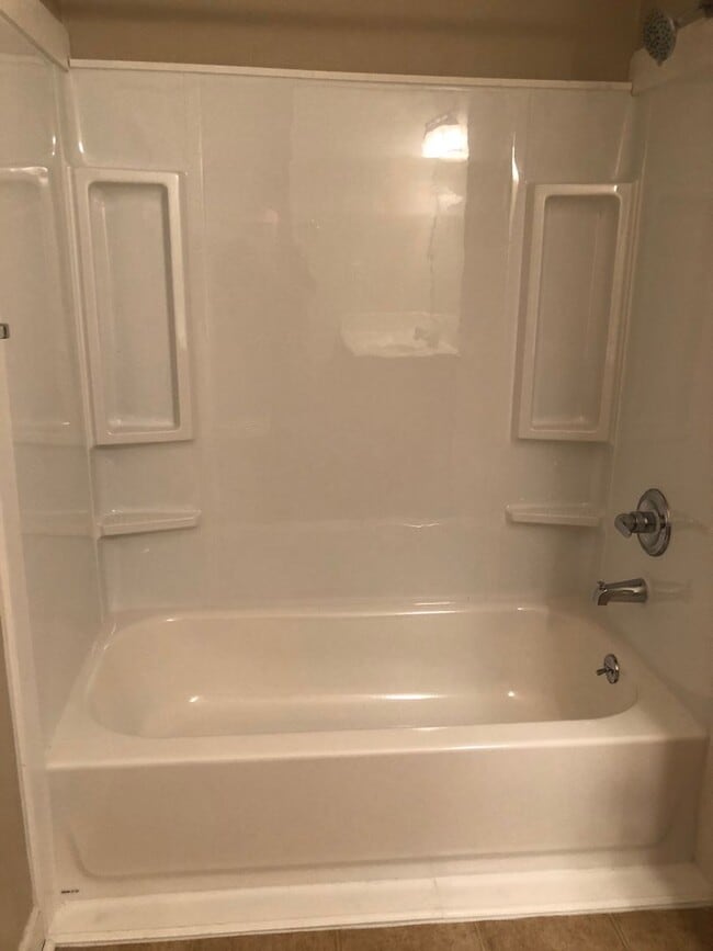 Building Photo - 102 C Kingsbury Ct 1/2 off 1st months rent
