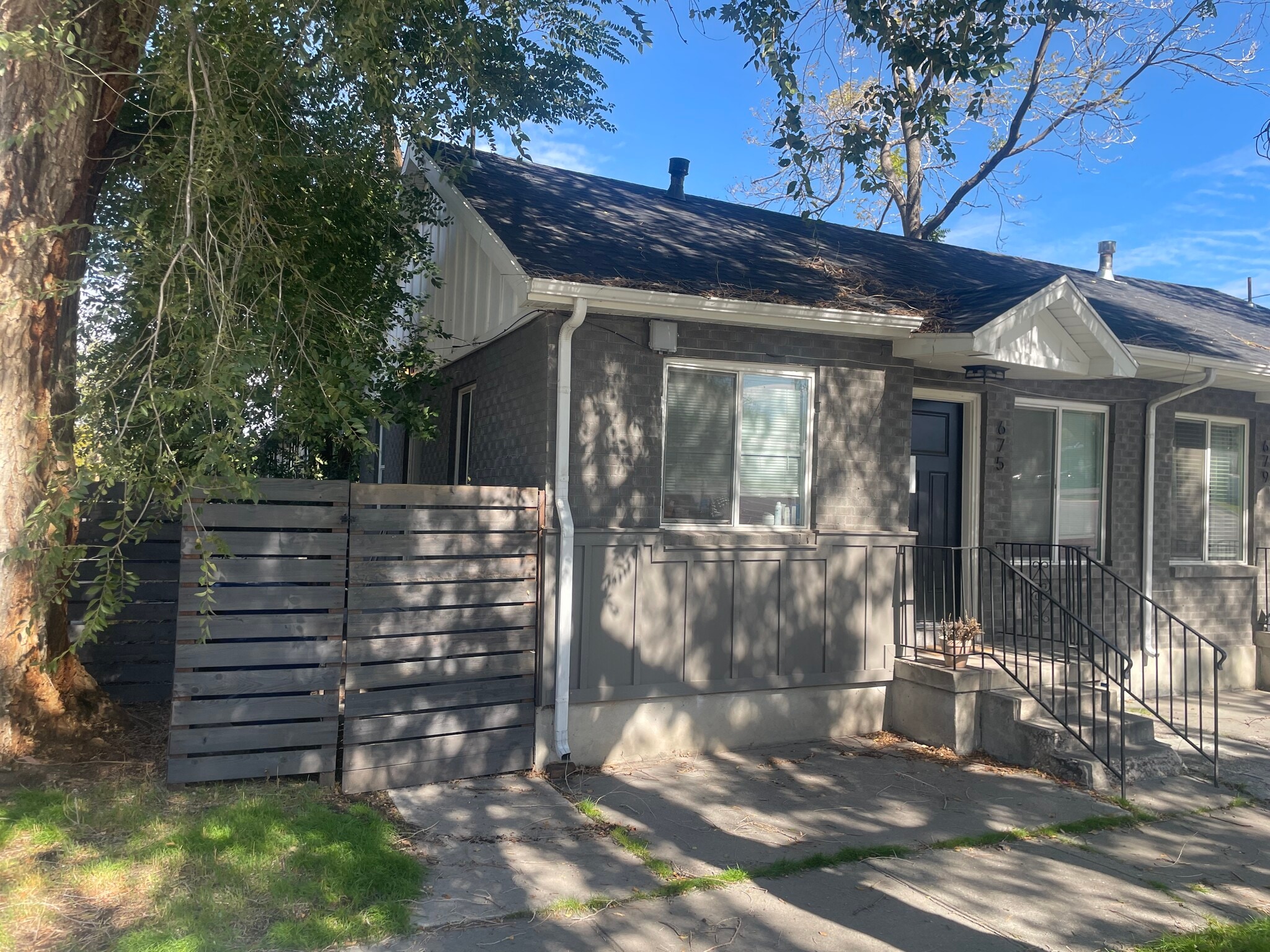 Building Photo - 679 E Downington Ave