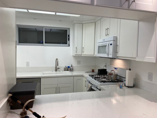 Building Photo - 729 S Hobart Blvd