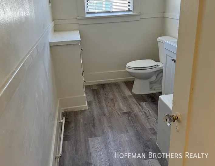 Building Photo - 644 W 5th St