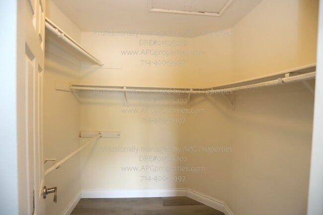 Building Photo - 3519 E Balmoral Dr