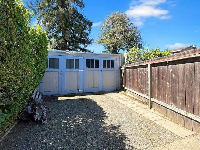 Building Photo - 811 Highland Ave