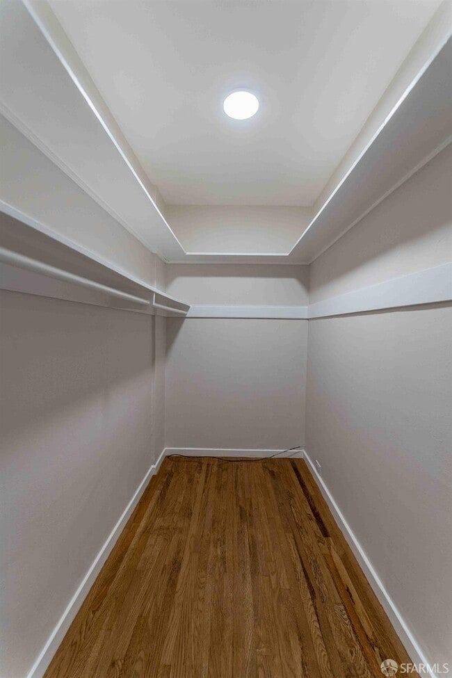 Building Photo - 910 Bay St