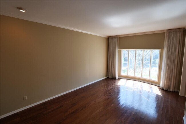 Building Photo - 7620 Del Monte Dr