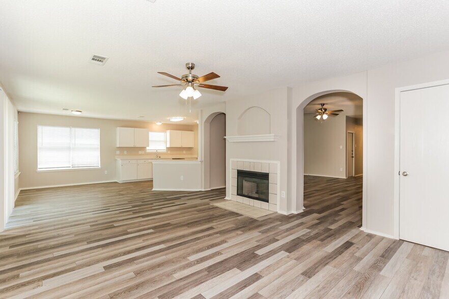 Building Photo - 8132 Fox Chase Dr