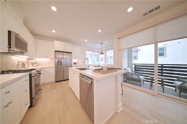 Building Photo - 145 Sora