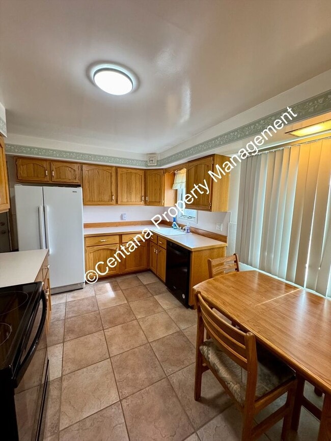 Building Photo - 2 Bedroom one Bath with large Yard located on the flats.