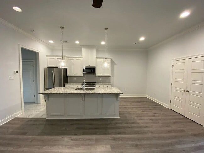 Building Photo - Charming 2-bedroom, 2-bath rental home in Baton Rouge, conveniently located near LSU