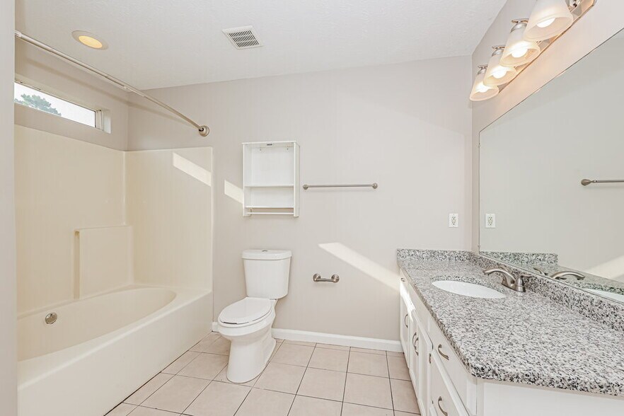 Building Photo - 909 Bexhill Ct S