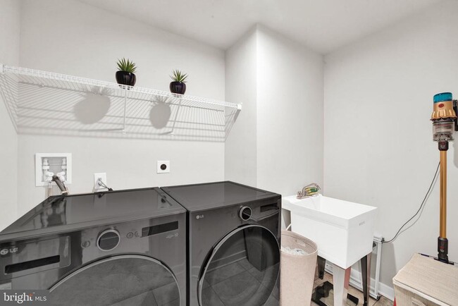 Building Photo - 15 Pratt Ln