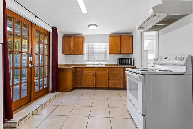 Building Photo - 904 Lakeview Rd