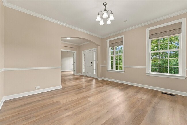Building Photo - 1414 Chantilly Ln