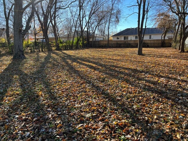 Building Photo - WOW!  3 bedroom! Glendale schools! SE!  $1...