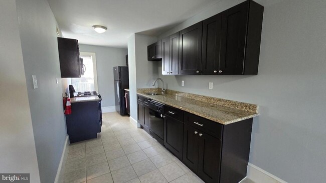 Building Photo - 64 Simpson Ave