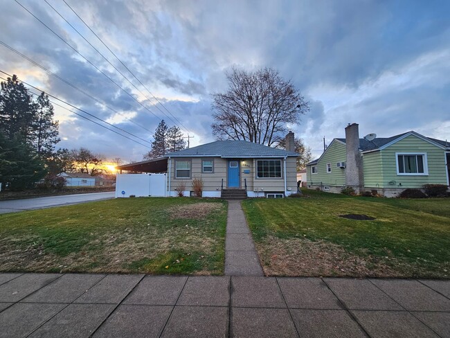 Primary Photo - Stunning home in north Spokane