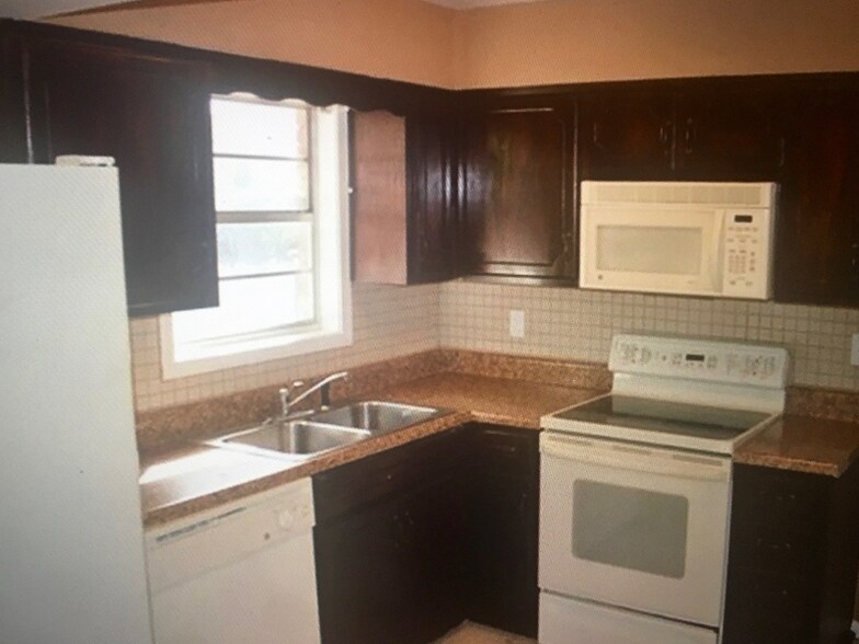 Building Photo - 6044 Cordova Rd