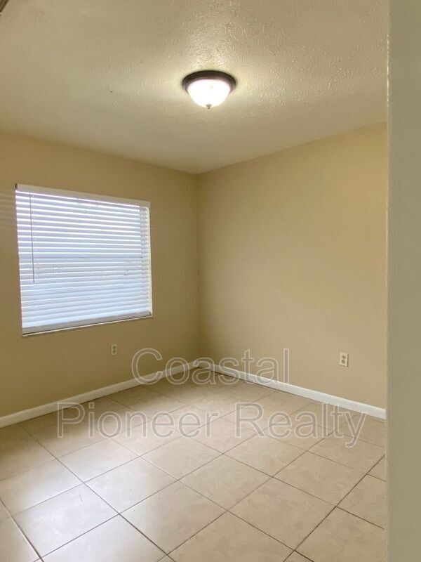 Building Photo - 1503 E 97th Ave