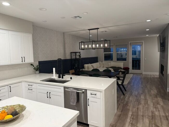 Building Photo - Luxury Living in Fountaingrove Wine Country/ Excellent location with rare views/ Fully upgraded i...