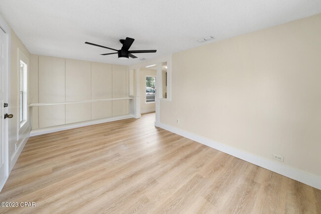 Building Photo - 206 E 2nd Ct