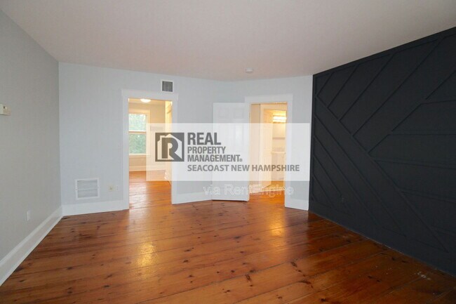 Building Photo - 586 Central Ave