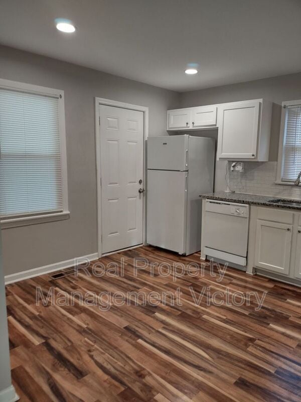 Building Photo - 1305 5th Pl NW