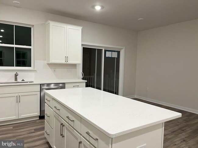 Building Photo - 507 Titanium St