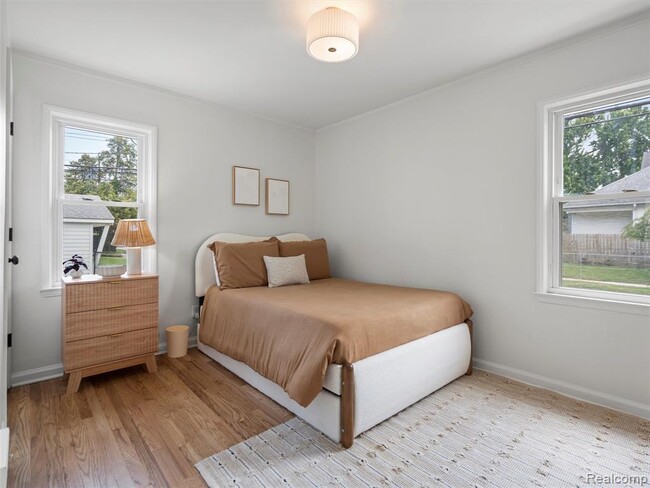 Building Photo - 1027 S Wilson Ave