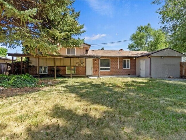 Building Photo - Murray beautiful 4 bed 2.5 bath family home