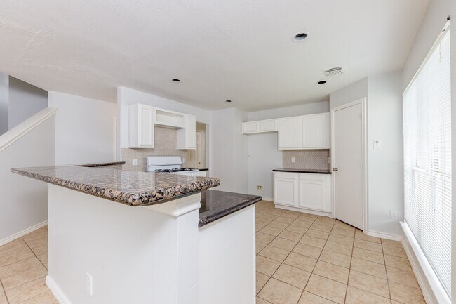 Building Photo - 7615 Greenwood Point Dr