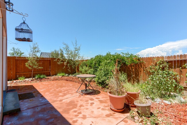 Building Photo - Three Bedroom, 2 Bathroom in newer Subdivi...
