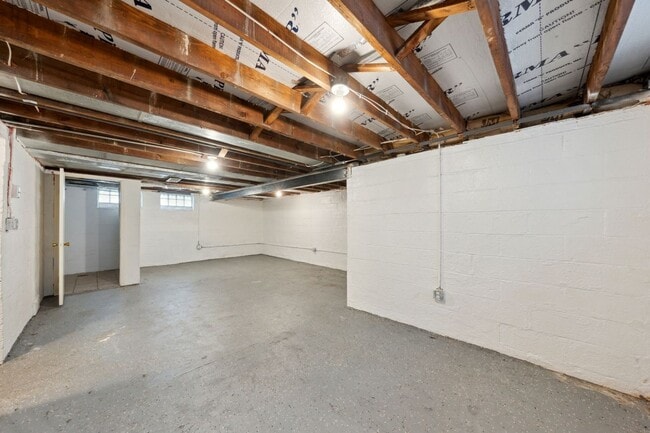 Building Photo - Beautiful Home in South Euclid
