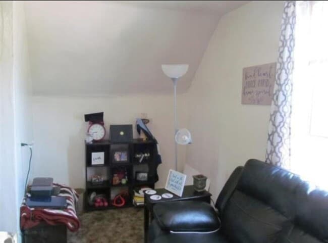 Building Photo - 411 S Simon St