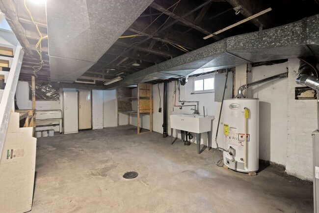Building Photo - Stunning 2 bedroom home in Carrick available October 1st!