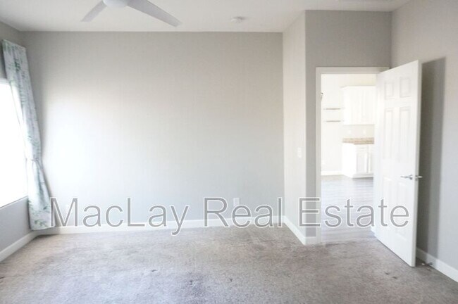 Building Photo - 826 W Harvest Rd